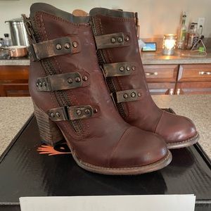 Freebird by Steven Beckett booties sz 9 Cognac